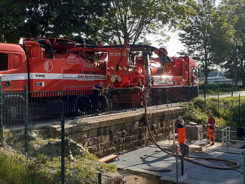 Canal Control Baustelle mit Vakuumsauger